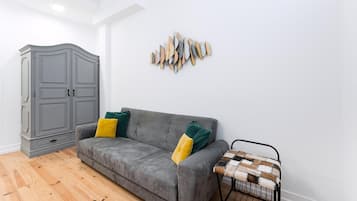 Apartment (Two-Bedroom Apartment) | Wohnzimmer