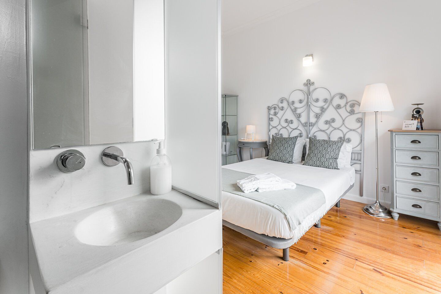 Căn hộ (Room with Balcony) | Phòng tắm