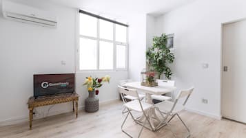 Apartment (One-Bedroom Apartment) | Wohnbereich