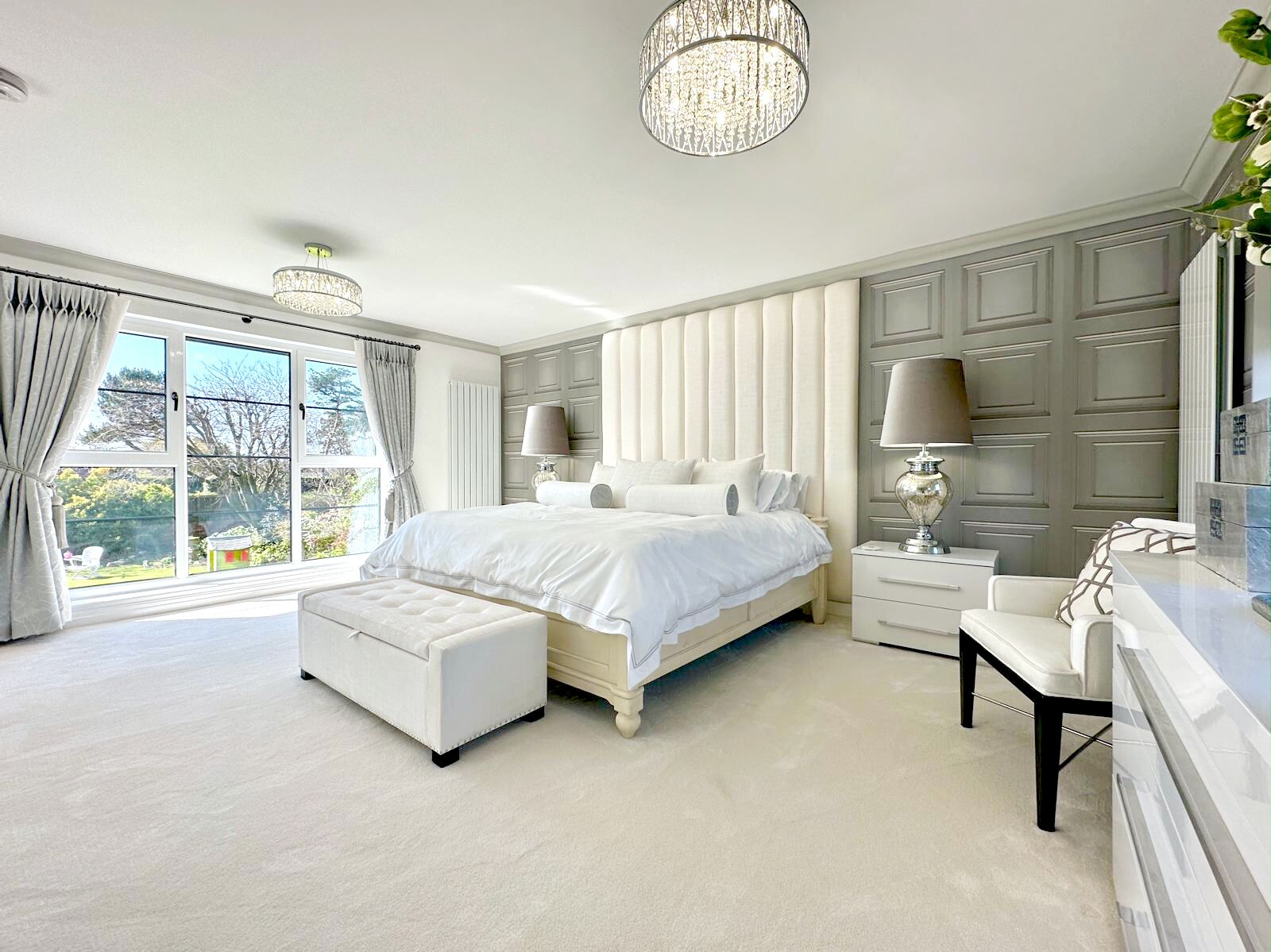 5 slaapkamers, een strijkplank/strijkijzer, wifi, beddengoed