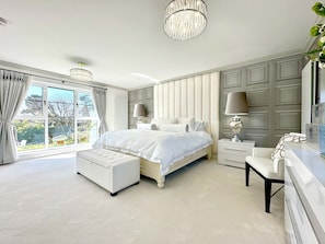 5 bedrooms, iron/ironing board, WiFi, bed sheets