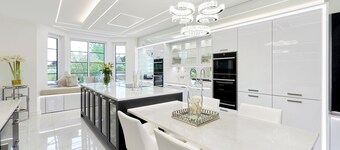 Luxurious 5 Bed Modern Detached House perfect for Golfers up to 10 Guests