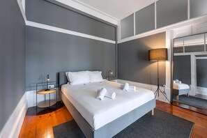 Appartement (Premium Suite with River View) | Fer et planche à repasser, accès au Wi-Fi (inclus), literie fournie
