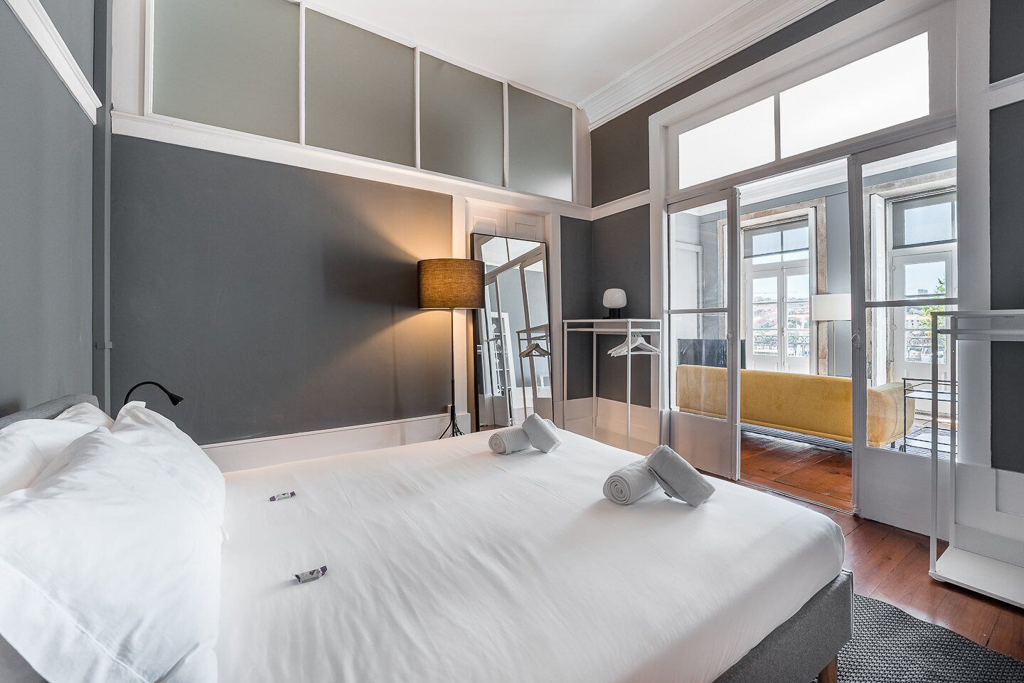 公寓 (Premium Suite with River View)