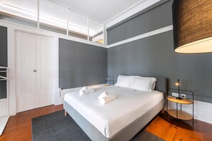 Apartment (Premium Suite with River View) | Seterika/papan seterika, Wi-fi percuma, cadar katil 