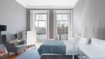 Apartment (Deluxe Suite with River View) | Iron/ironing board, free WiFi, bed sheets