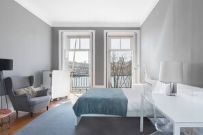 Apartment (Deluxe Suite with River View) | Iron/ironing board, free WiFi, bed sheets