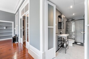 Appartement (Premium Suite with River View) | Fer et planche à repasser, Wi-Fi gratuit, draps fournis