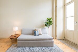 Appartement (One-Bedroom Apartment with Balcony)