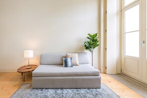 Apartment (One-Bedroom Apartment with Balcony) | Living room - Guestready - La Maison Aires Gouveia (Porto)