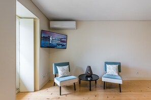 Appartamento (Two-Bedroom Apartment with Terrace)