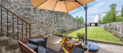 Apartamento (Two-Bedroom Apartment with Terrace)