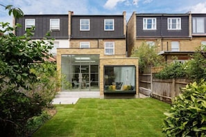 Room - Quartz House (Richmond upon Thames)