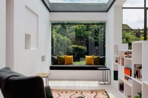 Room - Quartz House (Richmond upon Thames)