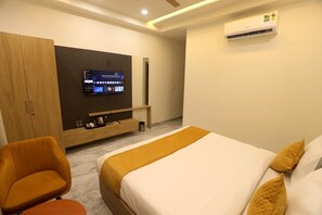 In-room safe, free WiFi