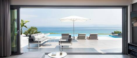 Antonio Villa | Living area | Flat-screen TV