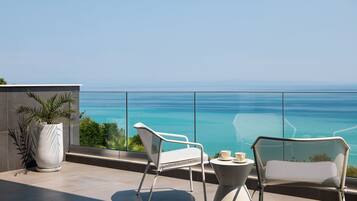 Vila superluxo, piscina particular, vista para a praia | Cofres nos quartos, cortinas blackout, quartos à prova de som