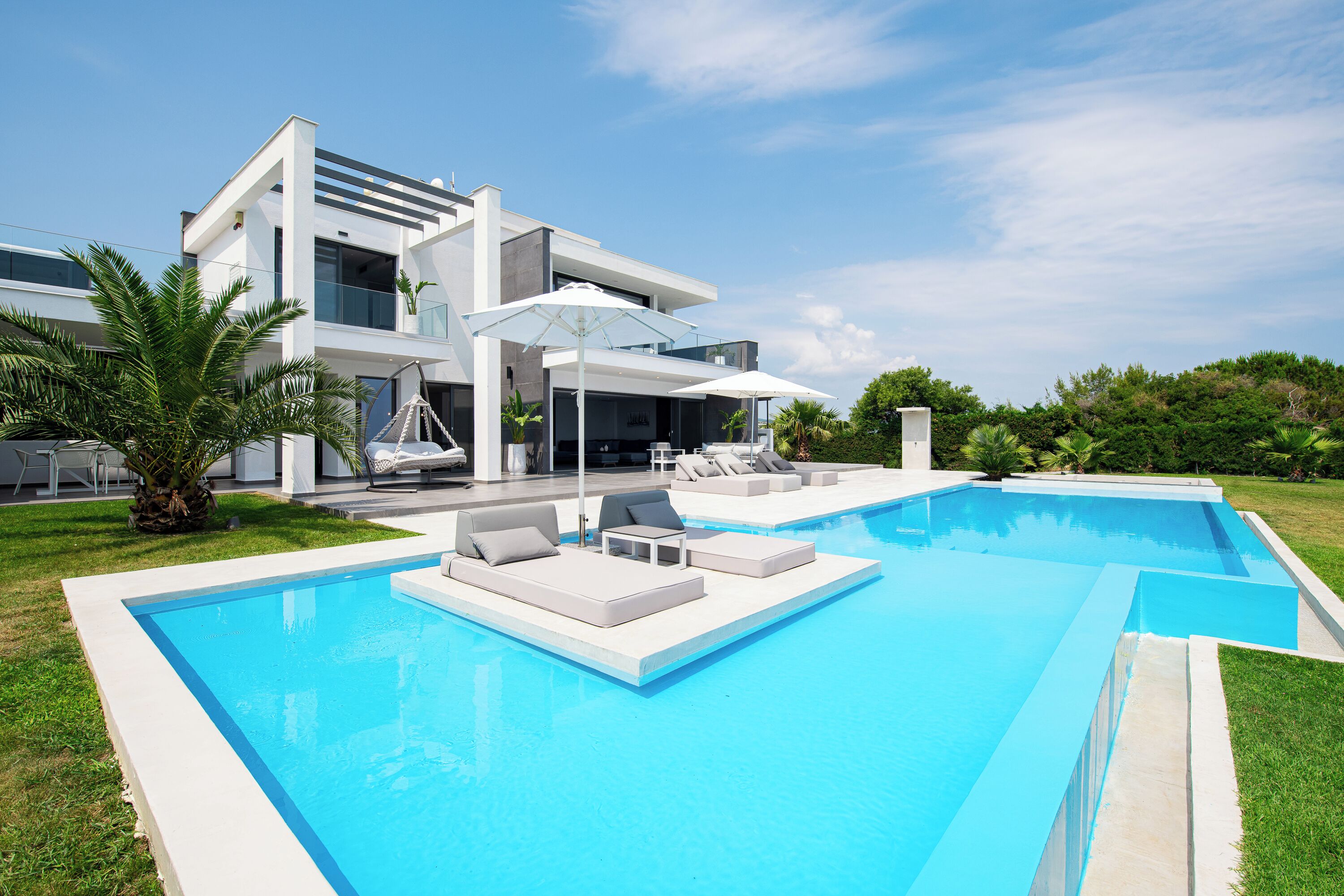 季节性开放的室外游泳池