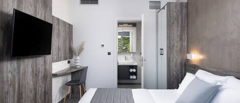 In-room safe, blackout curtains, soundproofing, iron/ironing board