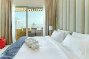 Room - Elite LUX Holiday Homes - Beachfront 1BR Oasis & Stunning Views By Elie Saab (Dubai)