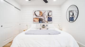 Iron/ironing board, free WiFi, bed sheets