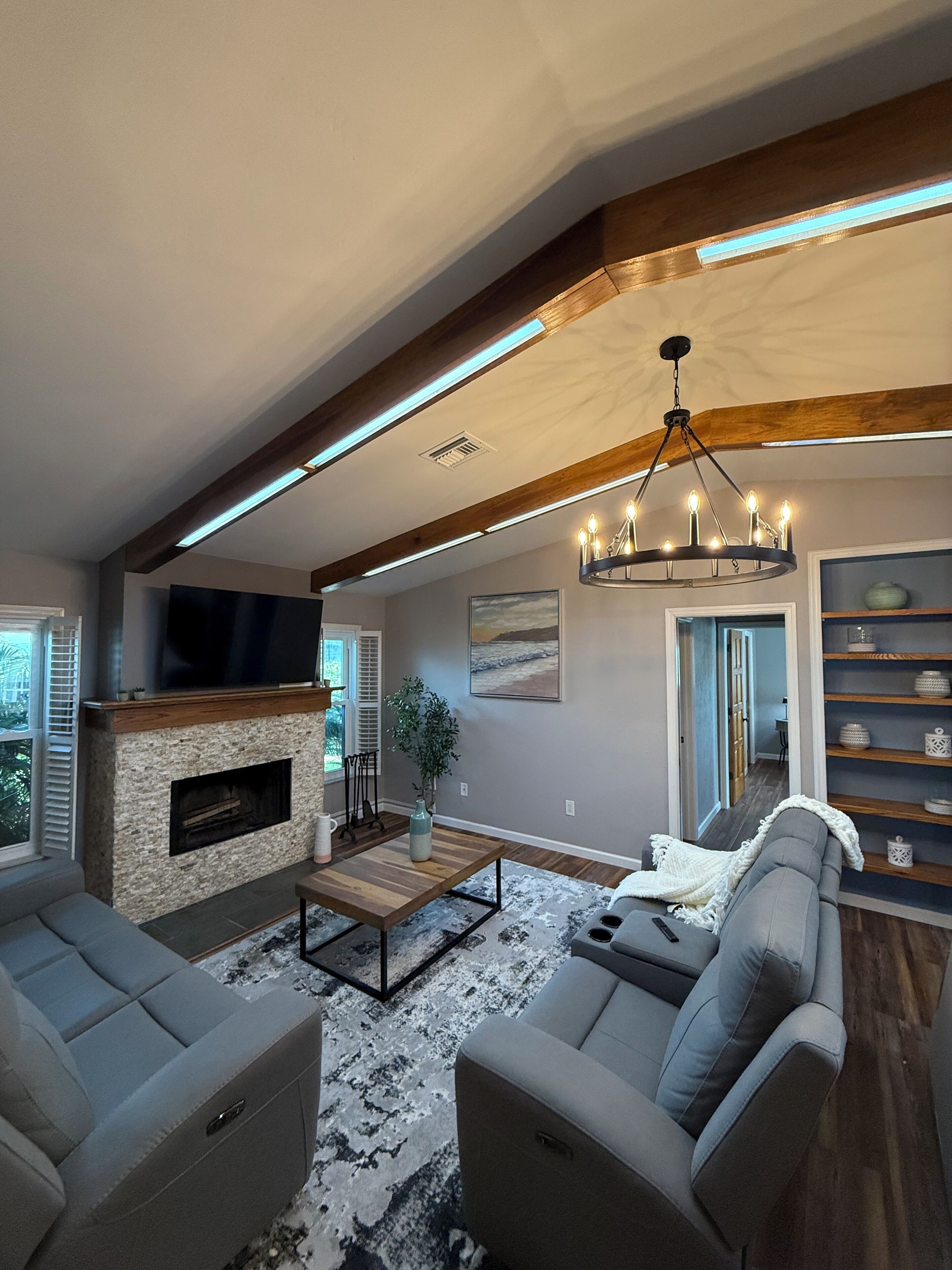 Smart-tv och eldstad