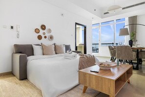 2 soverom, skrivebord, strykejern/-brett og wi-fi