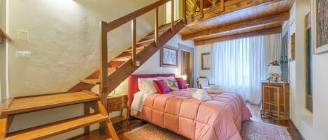 4 Schlafzimmer, Zimmersafe, Schreibtisch, Bügeleisen/Bügelbrett