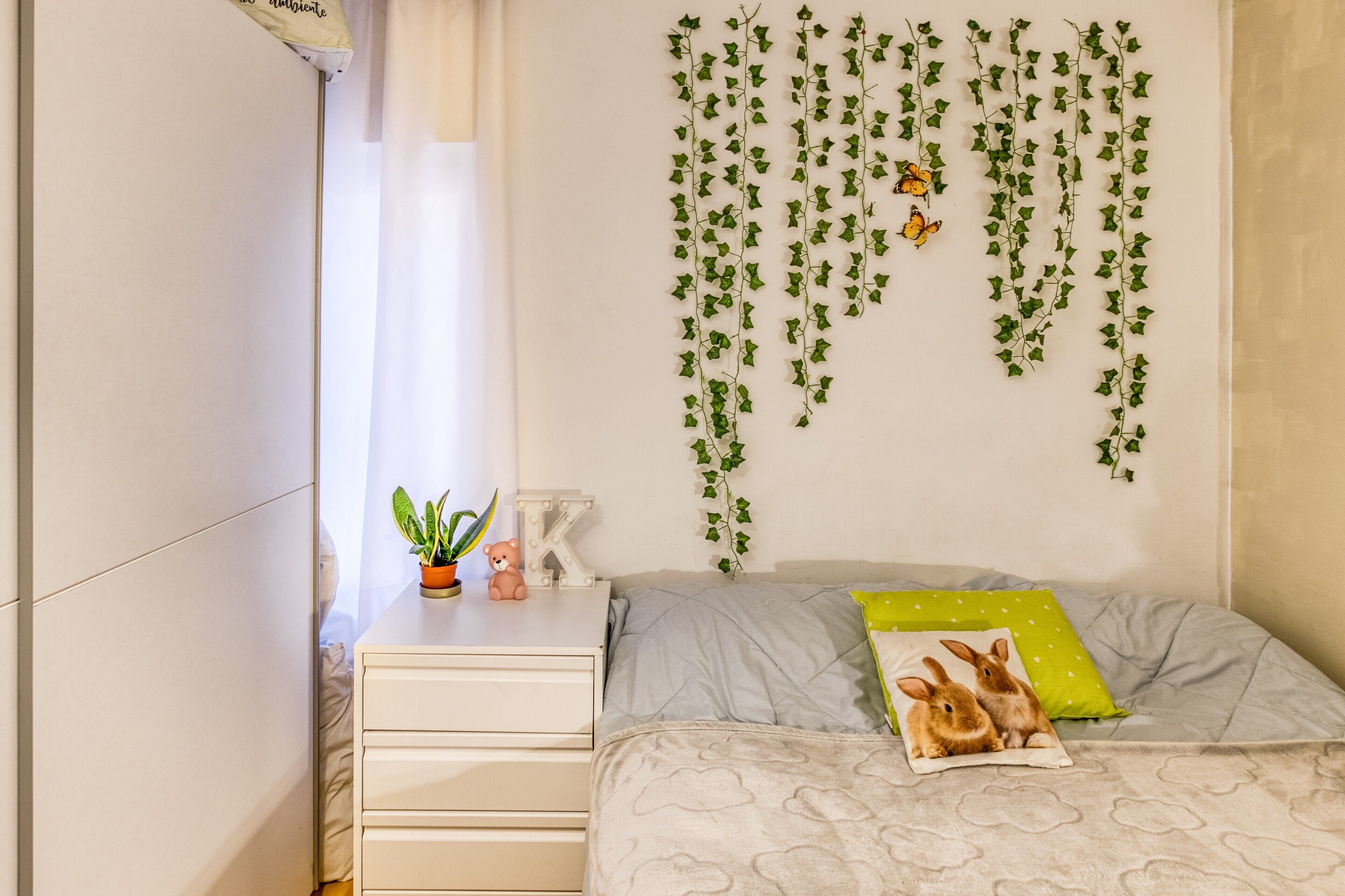 1 dormitorio, escritorio, tabla de planchar con plancha y wifi