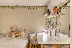 1 bedroom, desk, iron/ironing board, WiFi