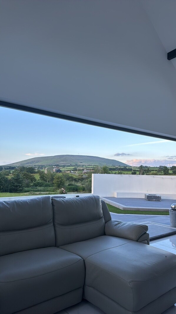 Terrace/patio - Kirkpatrick house @littlelakelodges retreat spa type getaway, Hottubs & bbq huts (Ballymoney)