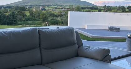 Kirkpatrick house @littlelakelodges retreat spa type getaway, Hottubs & bbq huts