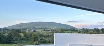 Kirkpatrick house @littlelakelodges retreat spa type getaway, Hottubs & bbq huts