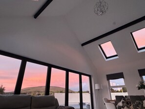 Interior - Kirkpatrick house @littlelakelodges retreat spa type getaway, Hottubs & bbq huts (Ballymoney)