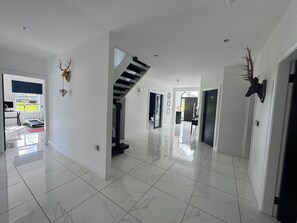 Interior - Kirkpatrick house @littlelakelodges retreat spa type getaway, Hottubs & bbq huts (Ballymoney)