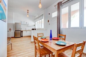 Appartement, 2 chambres, patio, vue jardin | Salle à manger