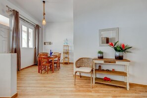 Leilighet, 2 soverom, terrasse, hageutsikt | Oppholdsrom