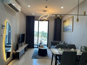Luxury Apartment, Balcony, City View | Individually decorated, individually furnished, soundproofing - UPhoenix Home- HaDo Centrosa Garden (HOA HUNG)