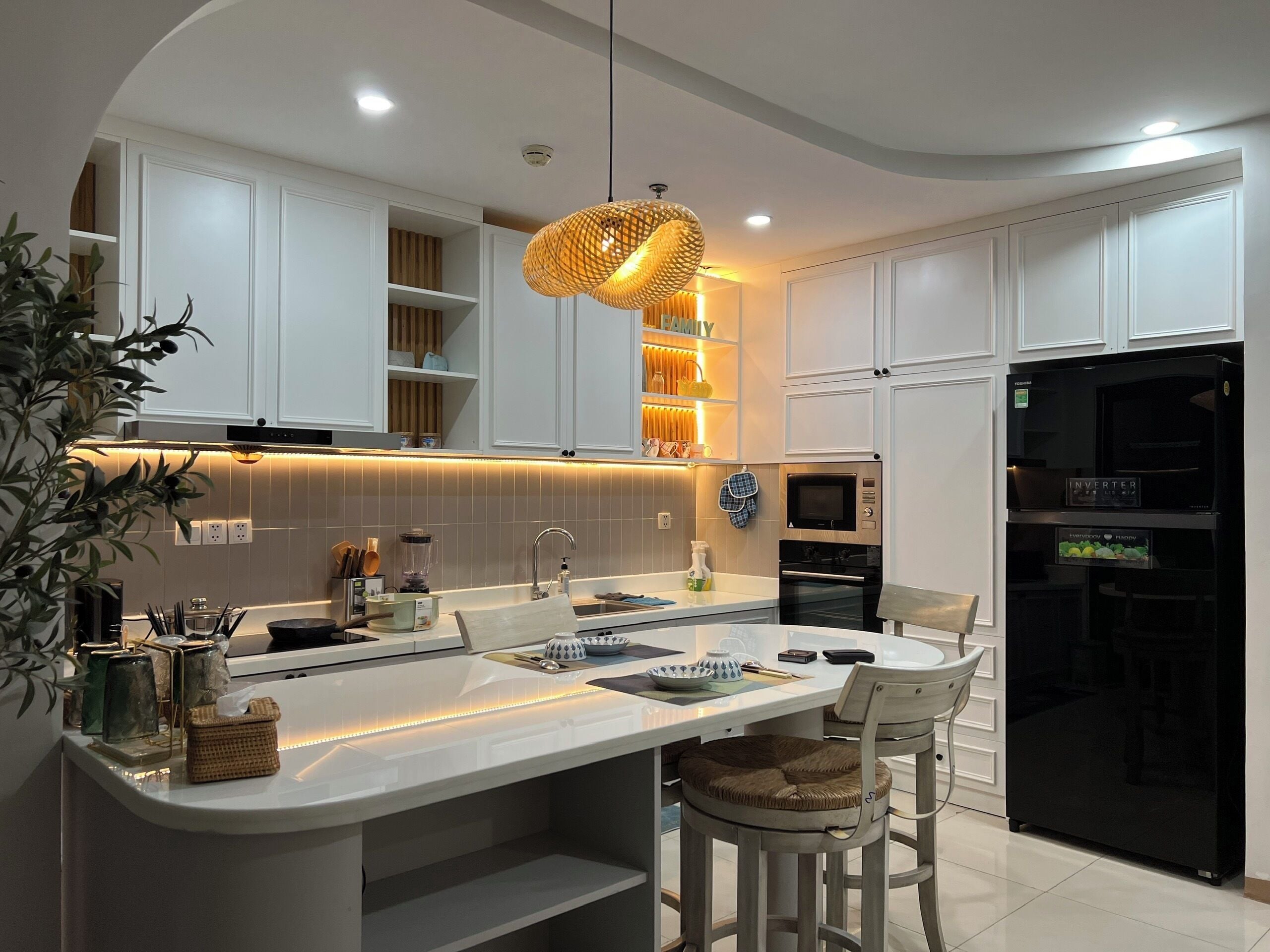 Junior Apartment, Balcony, City View | In-room dining