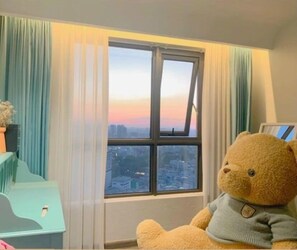 Appartement Junior, balcon, vue sur la ville | Décor unique, ameublement unique, système d’insonorisation