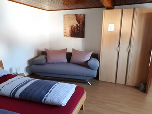 1 bedroom, WiFi, bed sheets - Apartment 'With 60sqm' with Shared Terrace, Shared Garden and Wi-Fi (Steinau an der Straße)