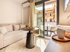 Standard Studio, Courtyard View | Living area - Ptolemeon 20 (Thessaloniki)