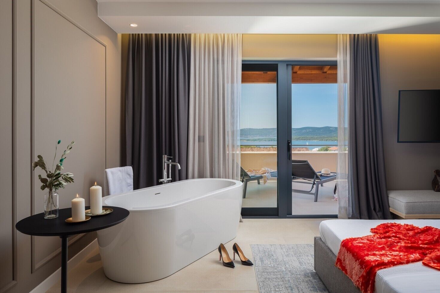 5 bedrooms, iron/ironing board, WiFi, bed sheets