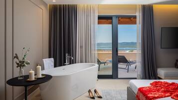 5 bedrooms, iron/ironing board, WiFi, bed sheets