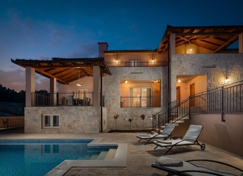 Luxusvilla San, beheizter Pool, Sauna, Grill, familienfreundlich