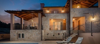 Luxury Villa San heated pool sauna, bbg, family