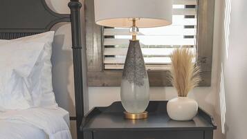 5 bedrooms, desk, iron/ironing board, travel crib