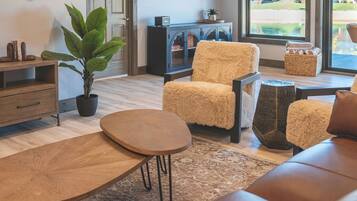 Smart TV, fireplace, video games