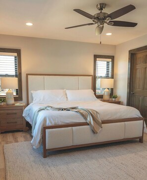 5 Schlafzimmer, Schreibtisch, Bügeleisen/Bügelbrett, Reisekinderbett