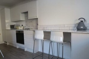 Réfrigérateur, micro-ondes, four, lave-vaisselle